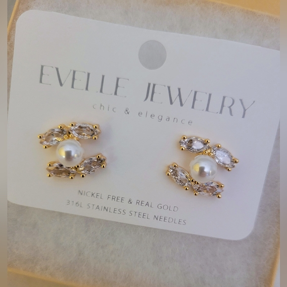 Chanel Style Earrings - Picture 5 of 9